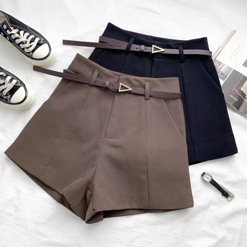 Short taille haute avec ceinture
