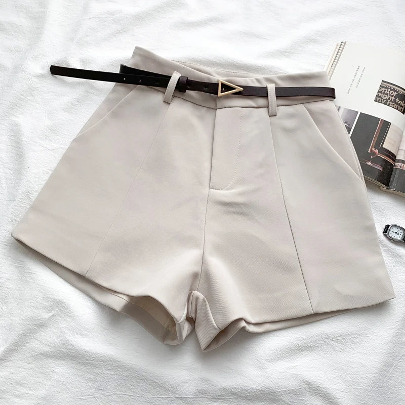 Short taille haute avec ceinture