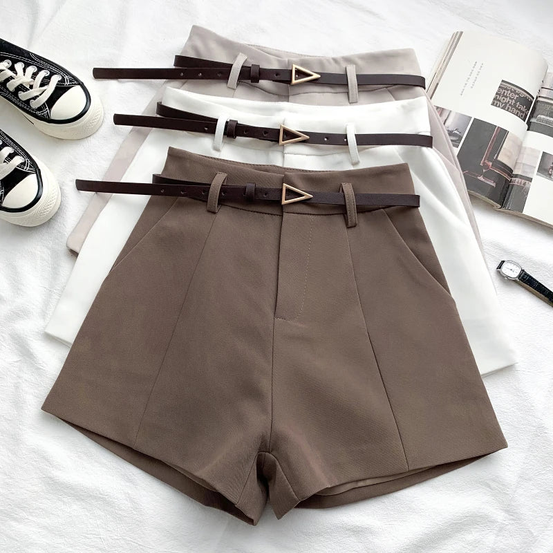 Short taille haute avec ceinture