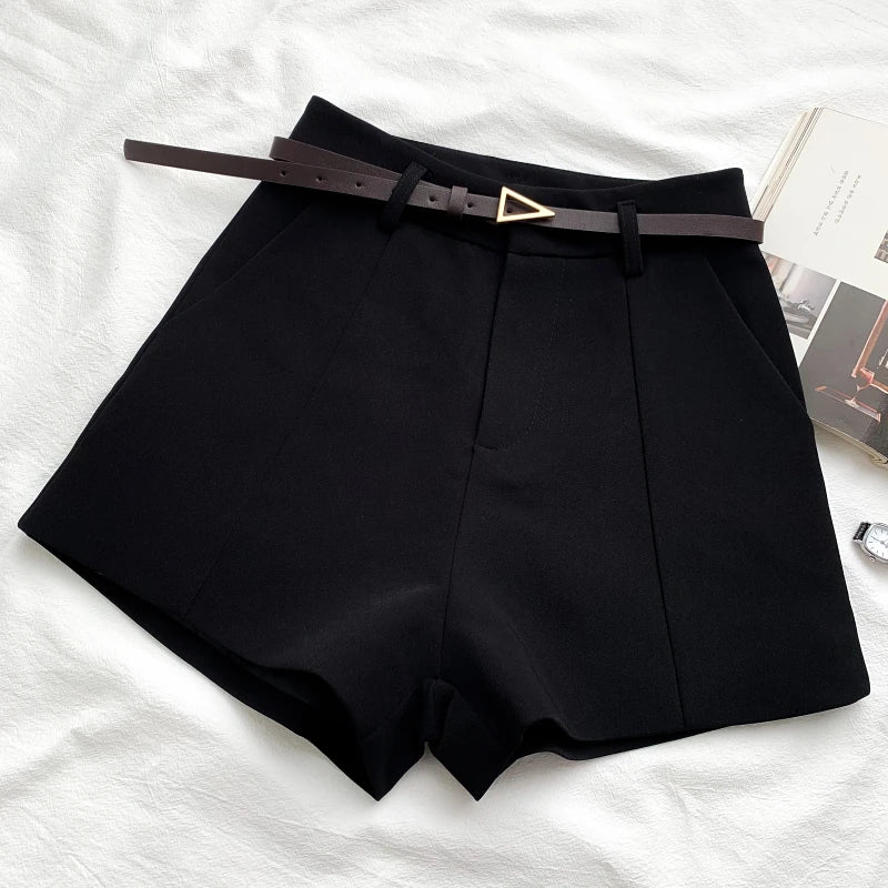 Short taille haute avec ceinture
