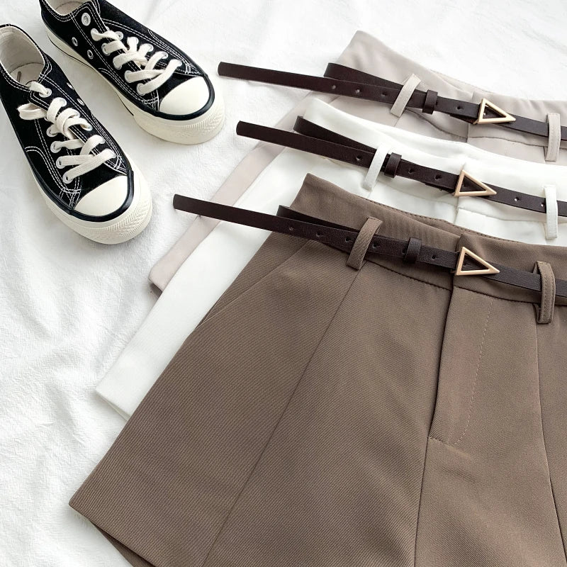 Short taille haute avec ceinture