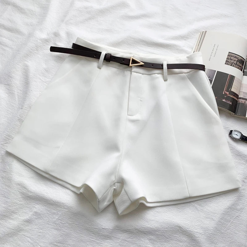 Short taille haute avec ceinture