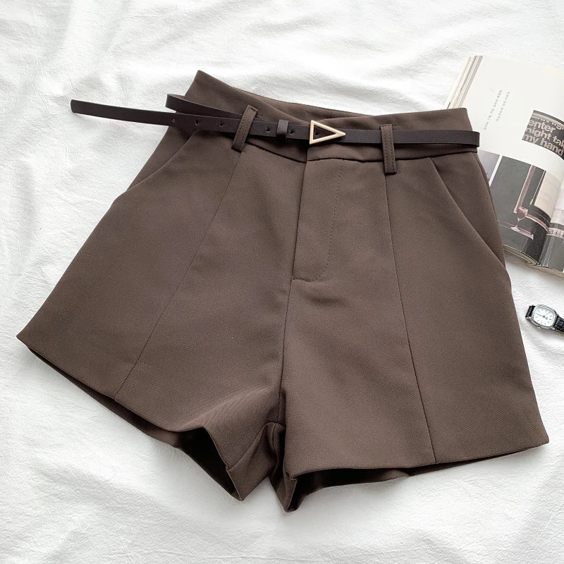 Short taille haute avec ceinture