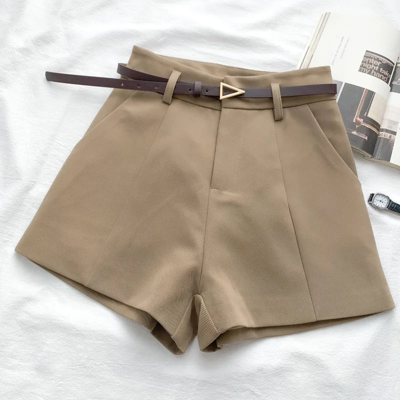 Short taille haute avec ceinture